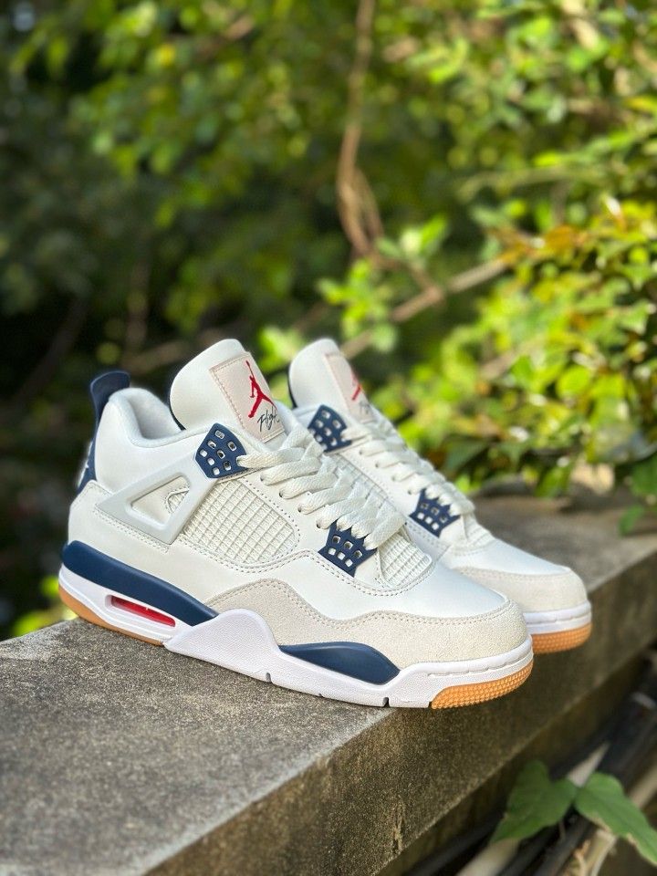 ππΊ πΊπ² π¨π§ π’π΄γππΌπ½π€π’ππ€π¬πππγ Jordan 4 retro all size available