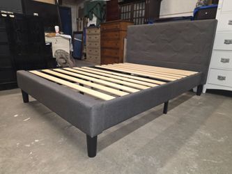 Modern Gray Tufted Upholstered Queen Size Platform Bed Frame