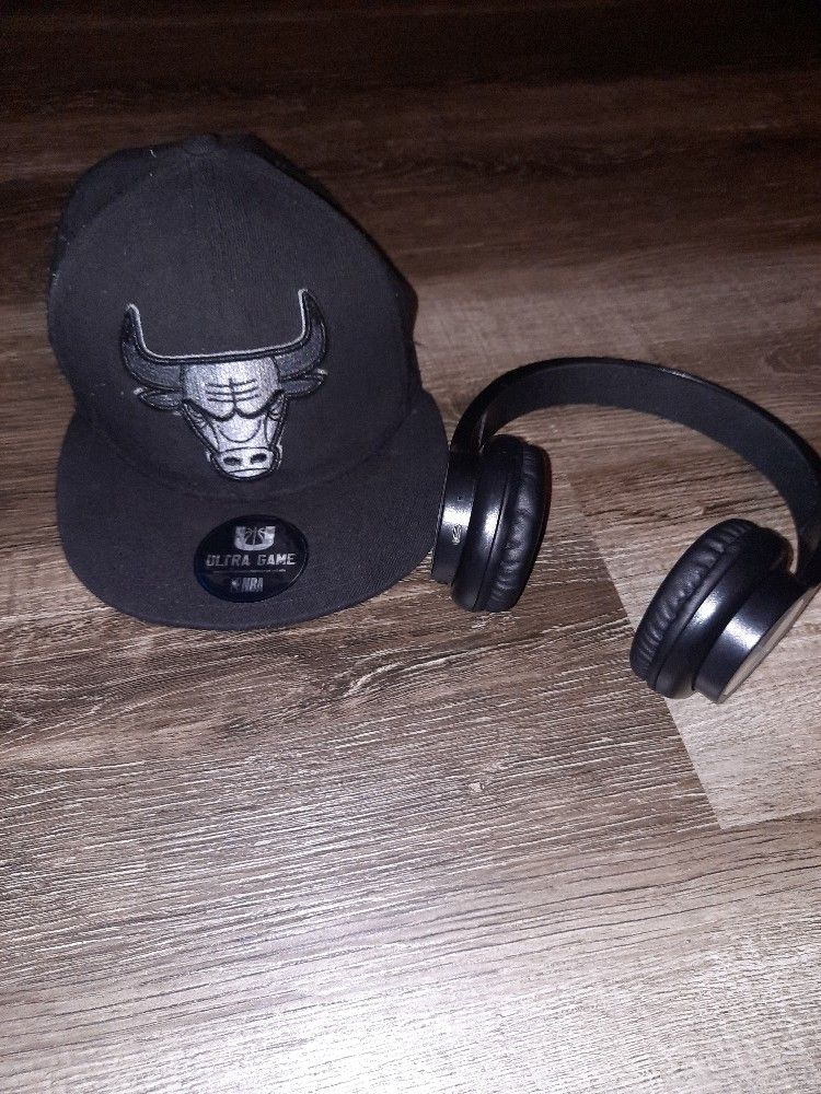 Buffulo Bulls Hat And Bluetooth Headphones Bundle