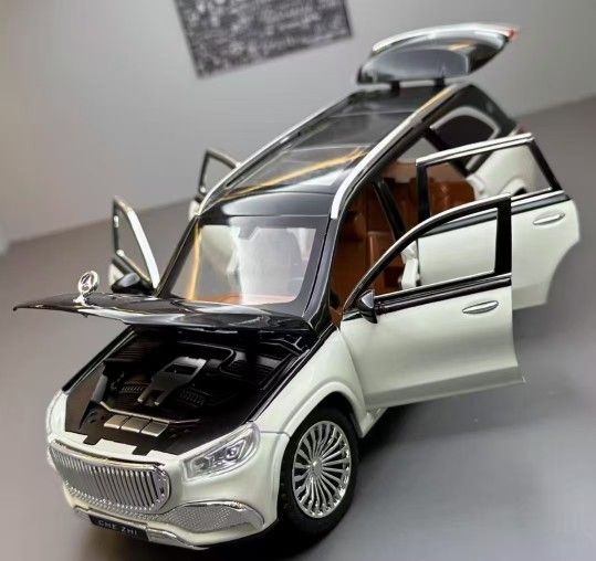 1:24 Maybach AMG GLS600 Black and White Duplex Alloy Car Model 6 Doors with Star Roof Collector Grade with sound and light