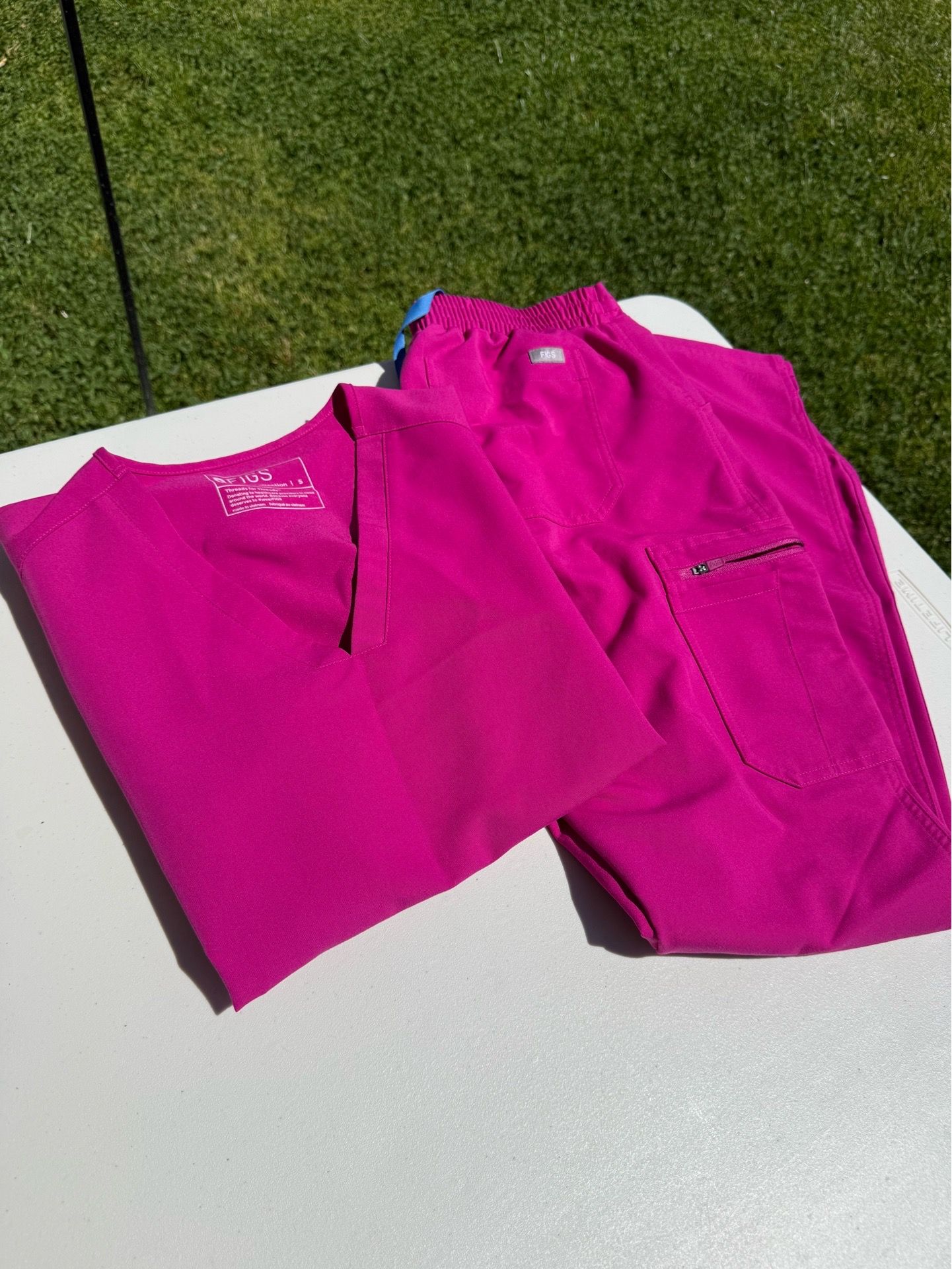Figs Scrubs set (top-small/pants-small/tall)