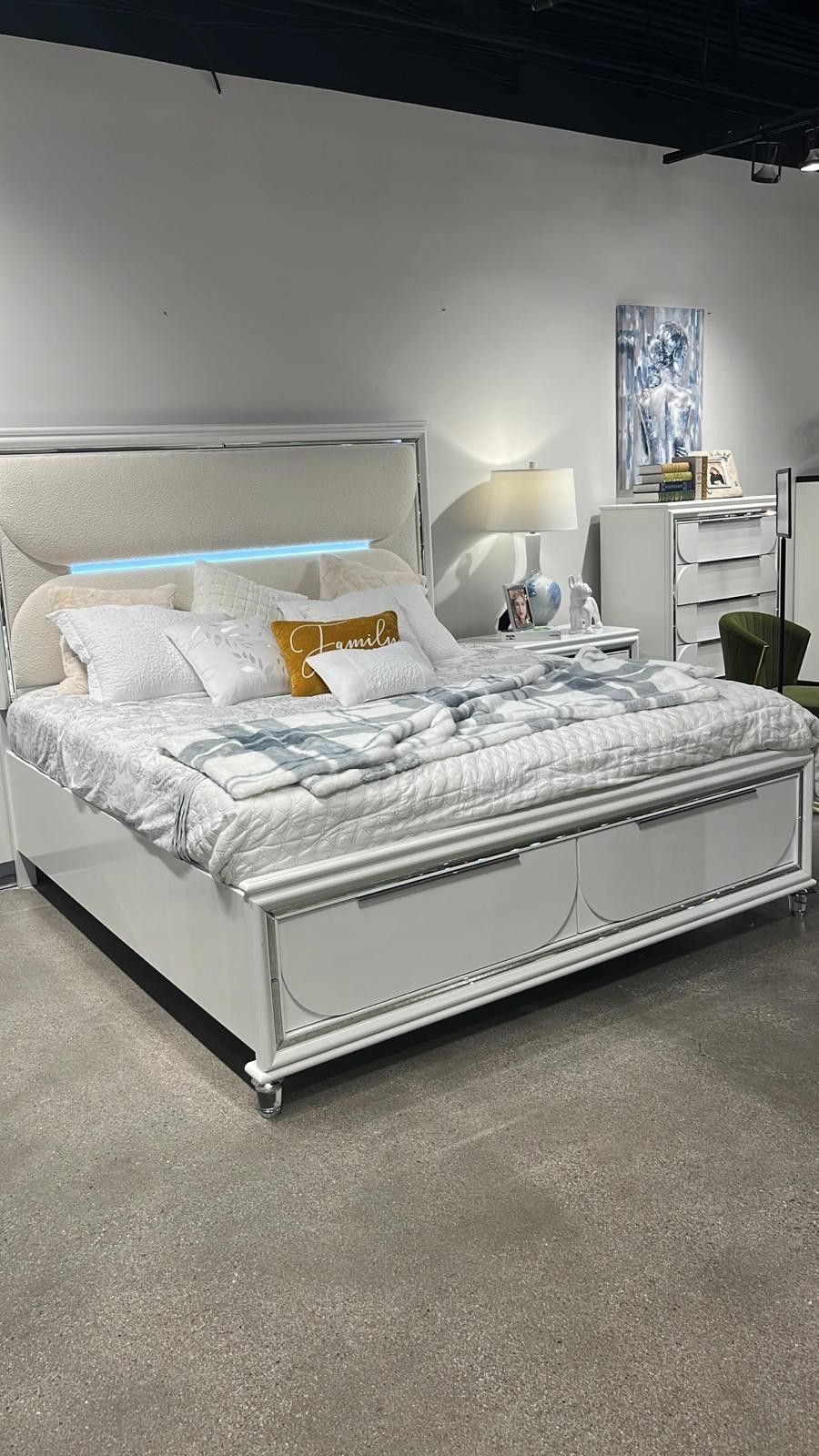 Tarian Queen Bed W/Led & Storage
ACME$10 Down Payment And Financing Available