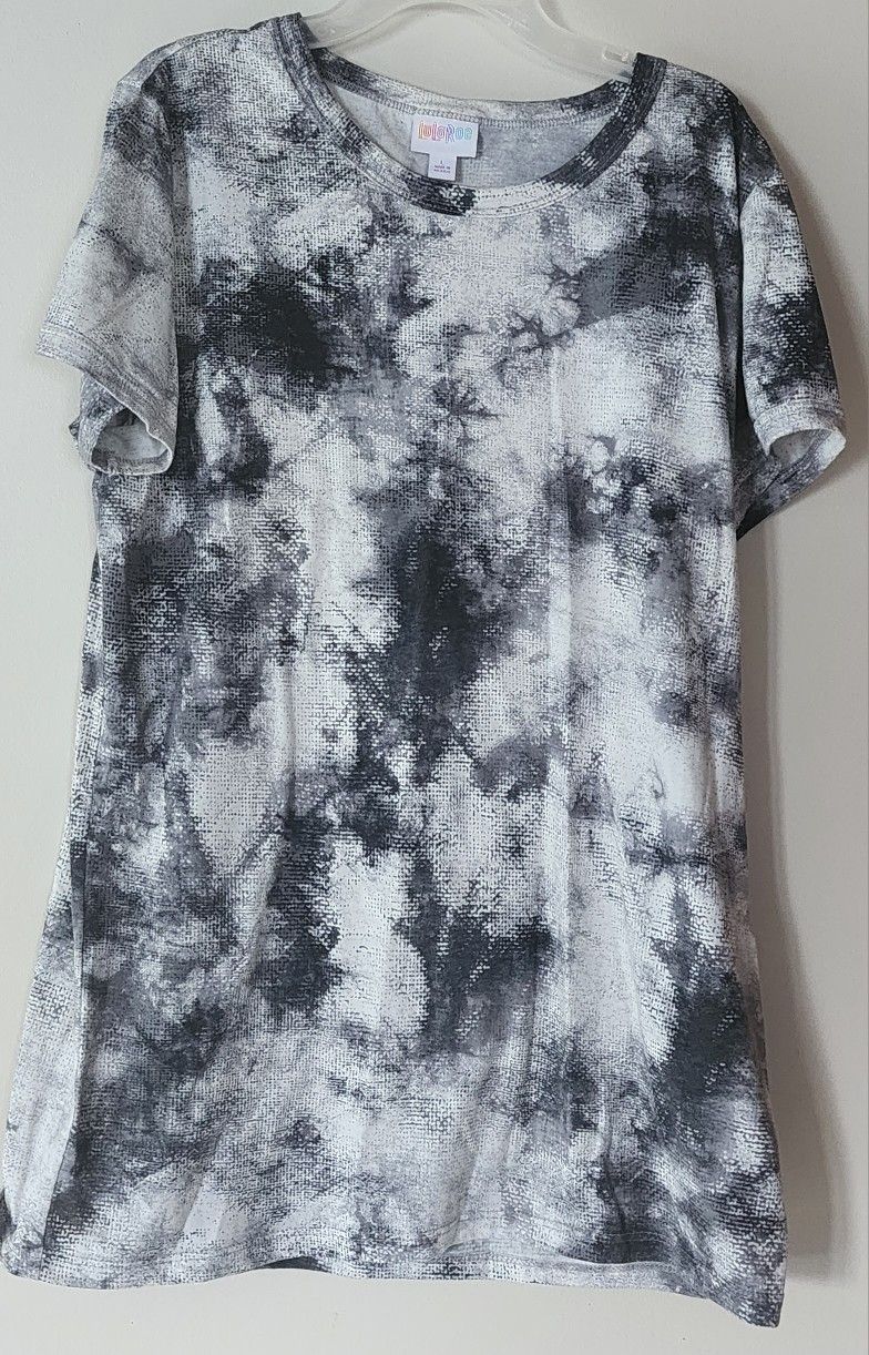 LULAROE LARGE BLACK AND WHITE SHORT SLEEVE