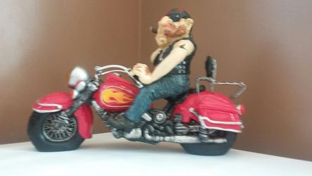Motorist statue $ 15