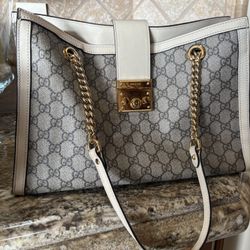 Gucci GG Supreme Canvas Padlock Tote — Medium size