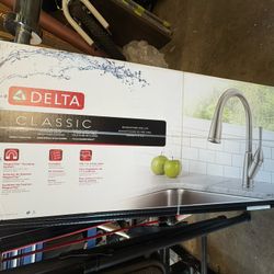 KITCHEN FAUCEI Delta