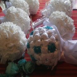 Beautiful/wonderful bridesmaid flowers. Used less than 4 hours