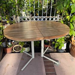 FREE  Dining Table, Great Condition 