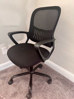 Executive office chair with lumber support