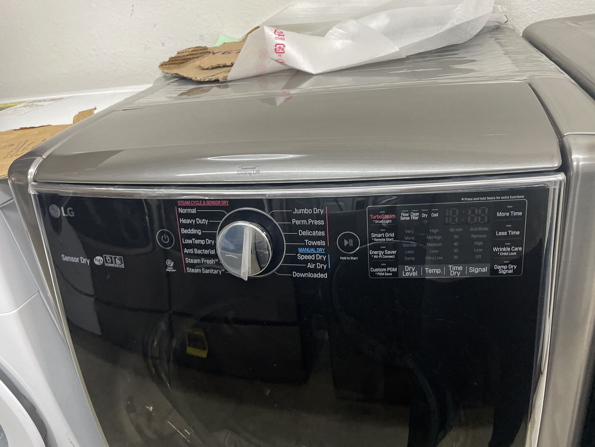 LG FRONT LOAD WASHER 5.2 CUBIC FEET AND GAS DRYER 9.0 CUBIC FEET SET