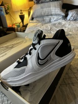 Nike Kyrie Low 5 Size 10 Like New