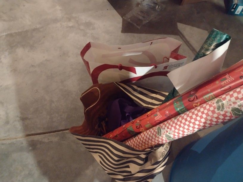 Misc Gift Paper Roll And Bags