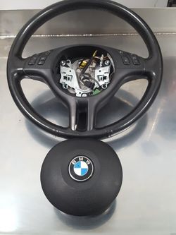 Bmw steering wheel, fair condition. Fits on 3,5 and x5 series from 2000 to 2006