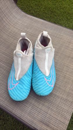 Nike ghost cleats