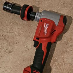 Milwaukee 2676-22 M18 Forcelogic 10-ton Knockout herramienta 1/2-Inch a 2-Inch Kit