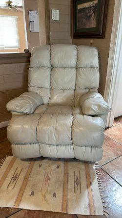 White Leather Lounge Chair