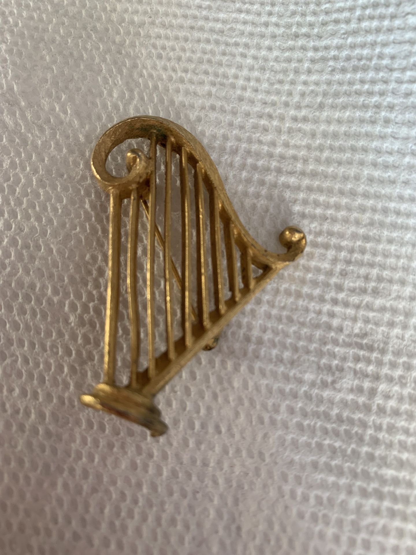 Vintage Goldtone Tara Harp Brooch