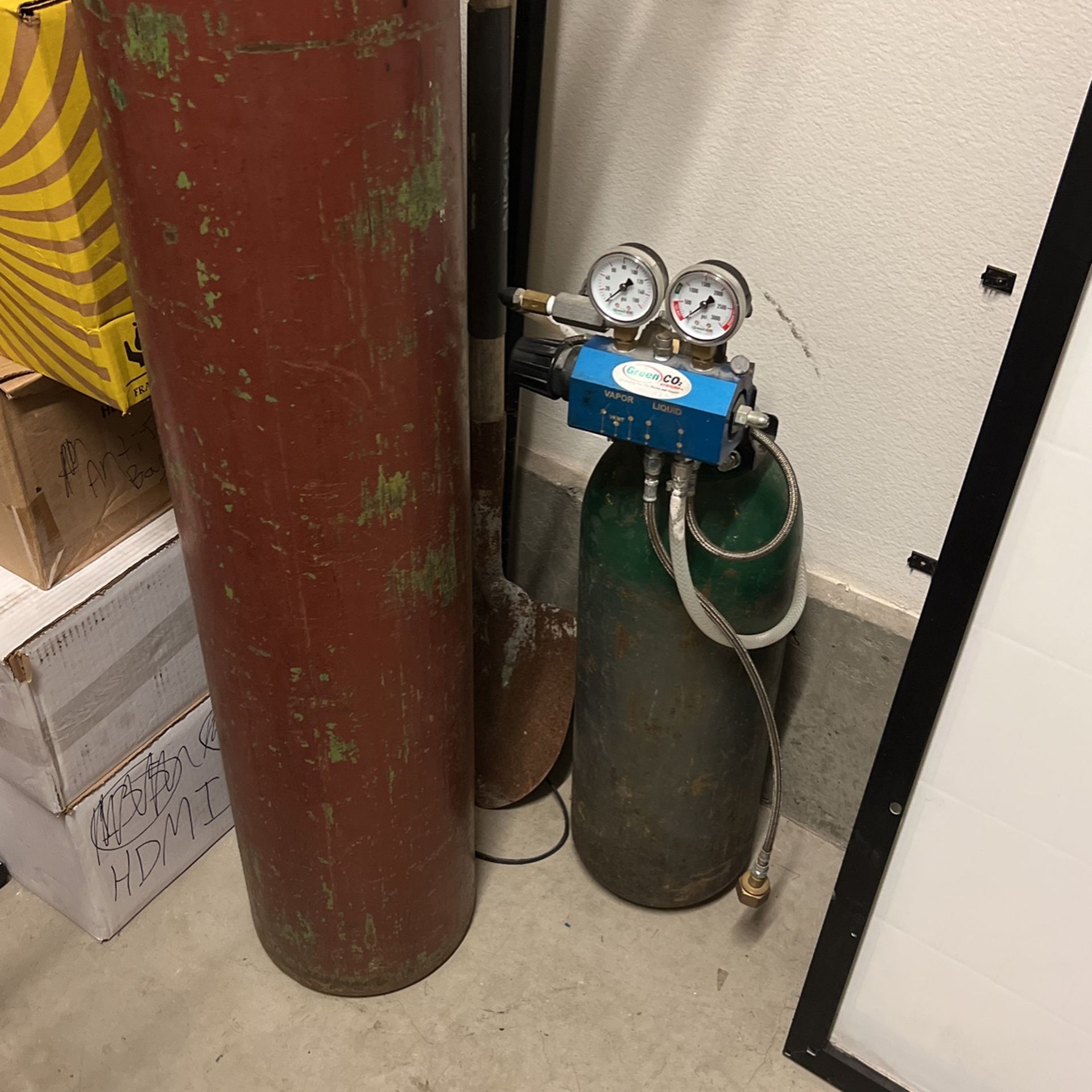 2 Welding Tanks 300cf tank for welding and Argon Full! for Sale in