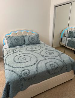 Seashell Headboard + Queen Mattress - LIKE NEW