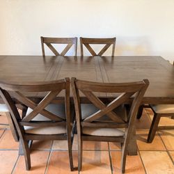 Dining Table & Chairs 