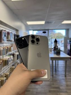 Apple - iPhone 16 Pro Max 6.9" (Unlocked) (Pre-Owned) / 256GB / Good| $5 Down | Payment plan available