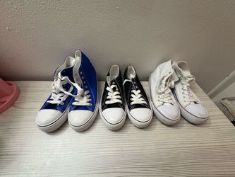Sneakers size 71/2  they are new but the white ones are a little bit dusty