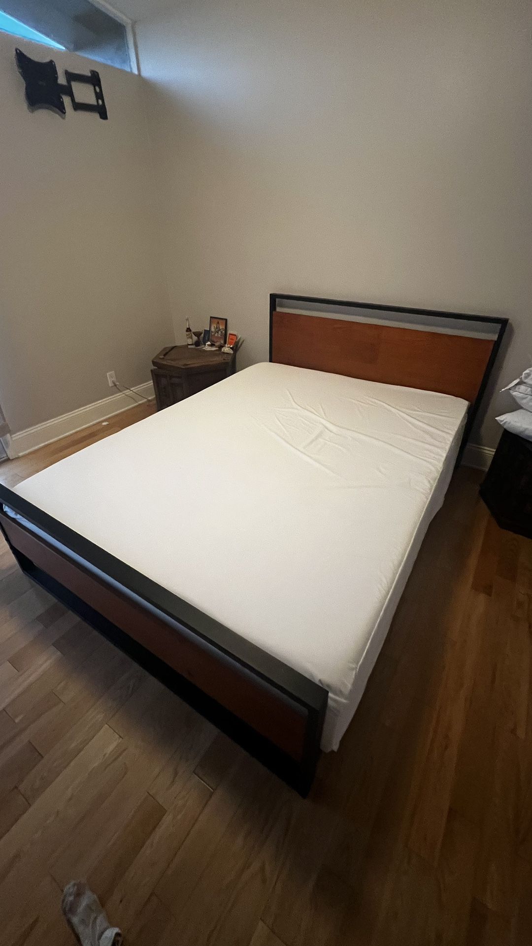 Great Deal On A Very Comfy Queen Sized Bed