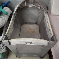 Graco Travel Lite Crib With Stages