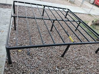 Bed Queen Frem Good Condition 