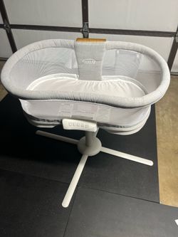 Halo Luxe bassinet sleeper with mattress and sheets