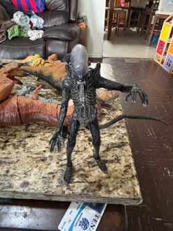 Neca Alien good condition 20 OBO local meet ups only And CASH ONLY