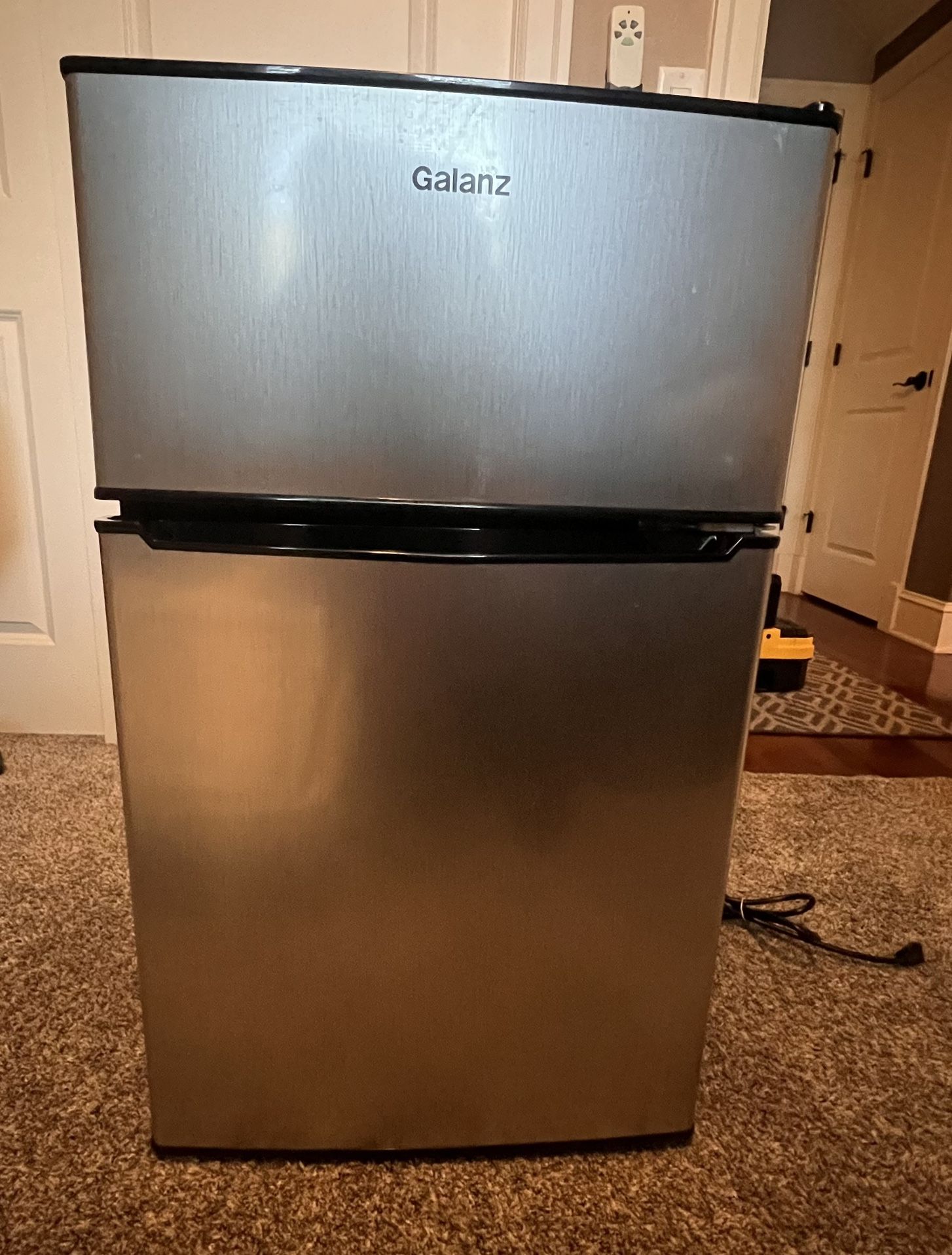 Mini fridge