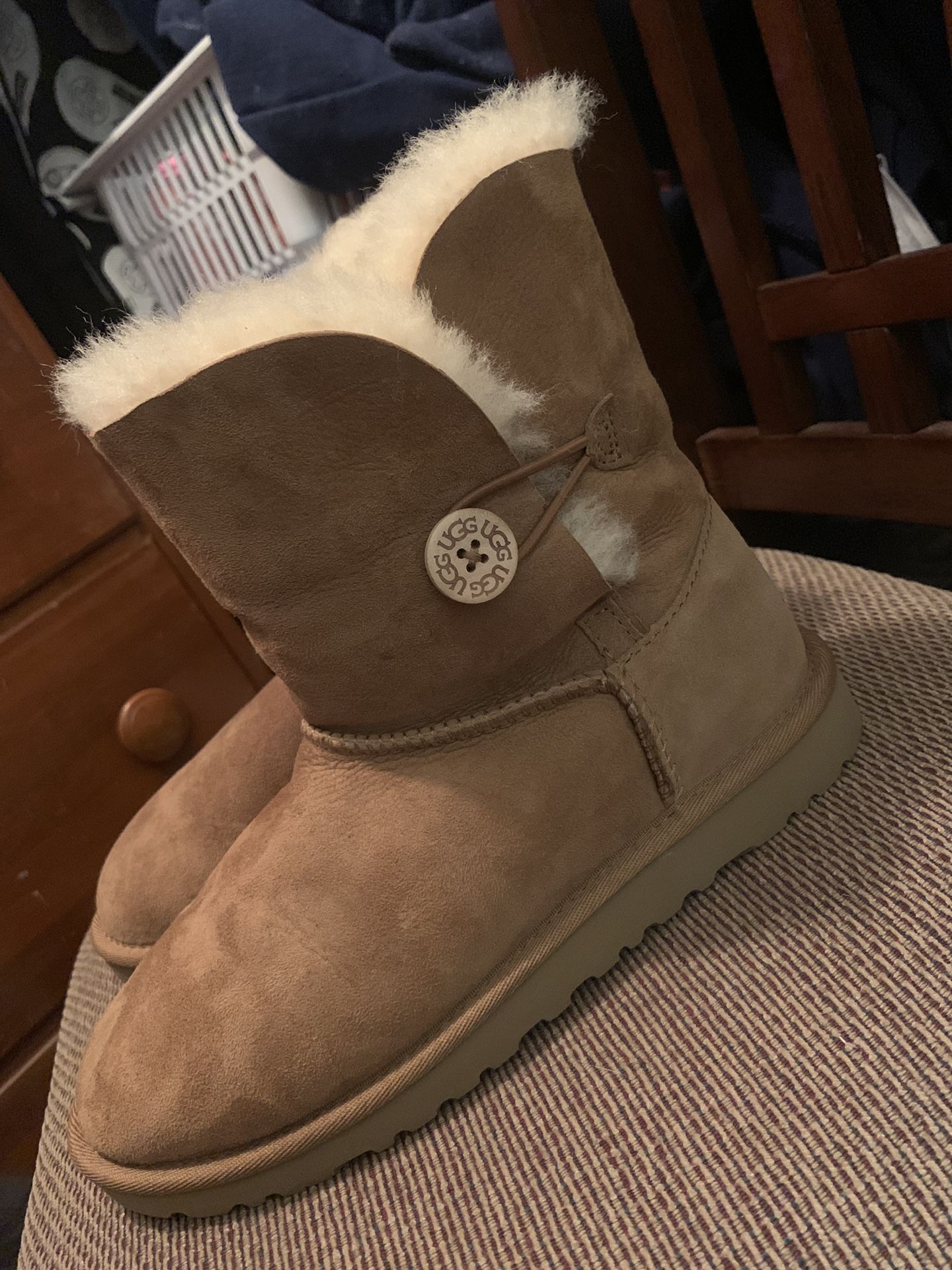 UGG- Women’s Bailey Button Uggs, size 6.