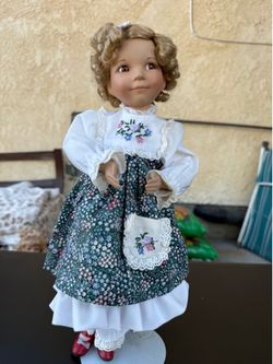 Beauiful doll porcelain with stand