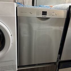 BOSH DISHWASHER 24” INCH NEW OPEN BOX 