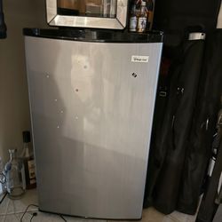 Small fridge With Freezer - mini Bar 