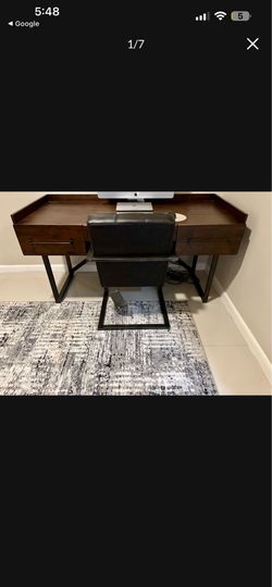 Roy’s Furniture desk and chair