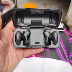 Bose Earbuds For Sell Black Small