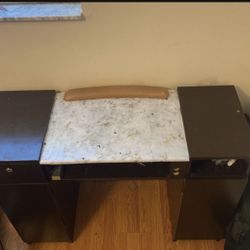 Nail table