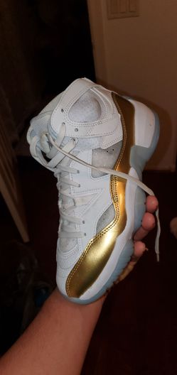 Air Jordan Wmns Jumpman Two Trey White Metallic Gold