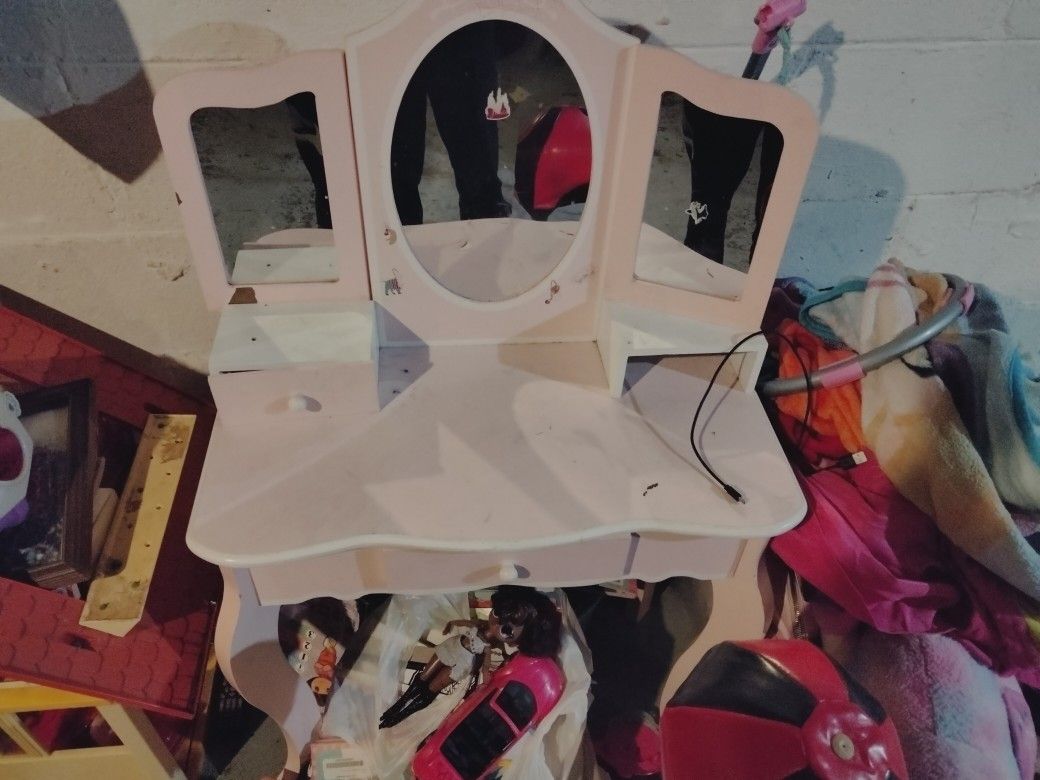 Little Girls Vanity And Little Girls Shoes