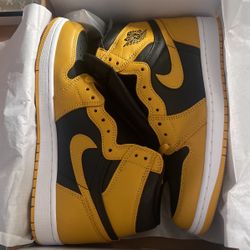 Jordan 1 Pollen ( Size 8.5 , 10 , 10.5 )