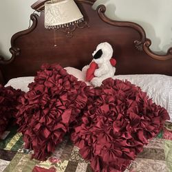 Queen Size Bed With Serta Mattresses