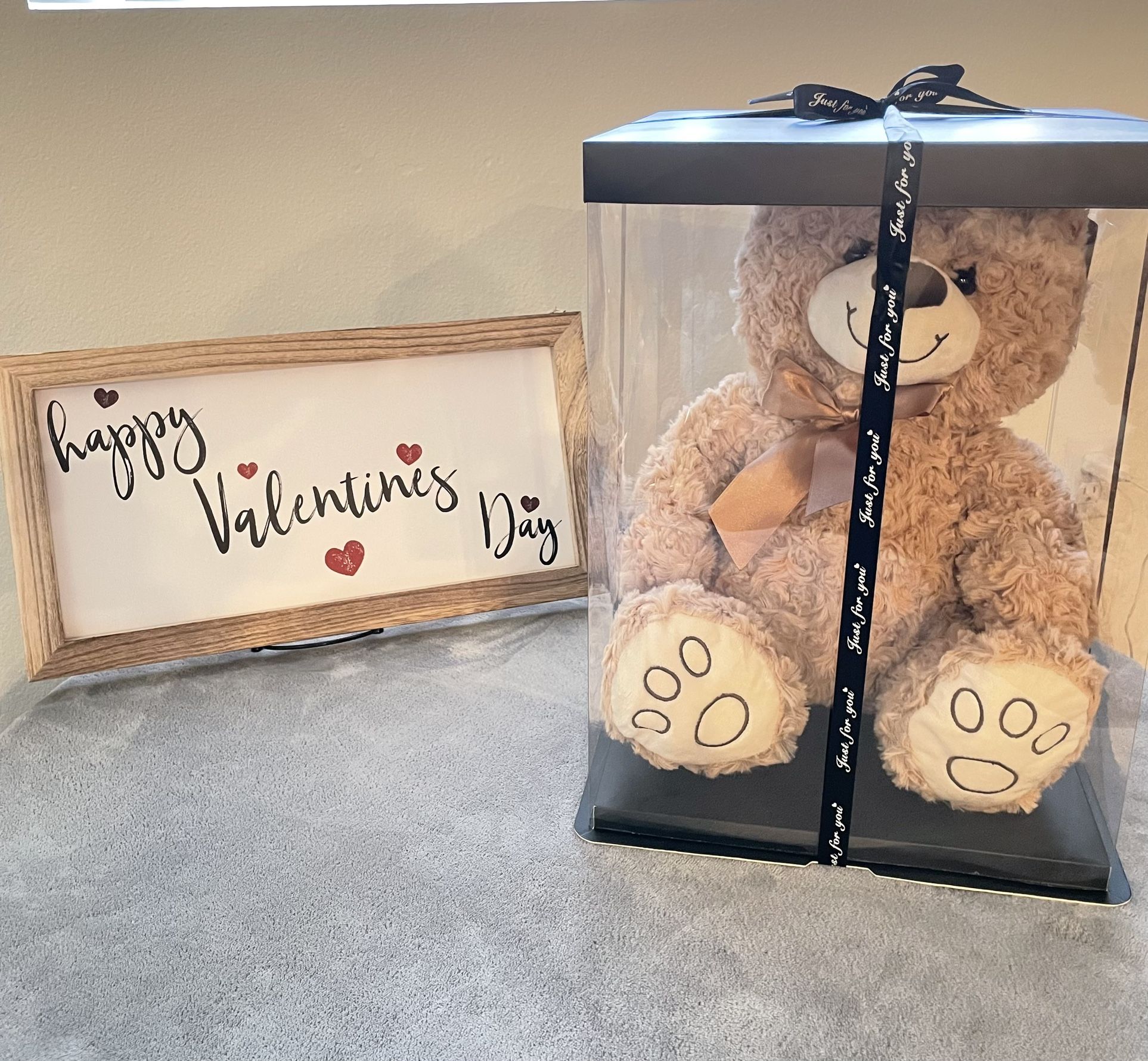 Valentine’s gifts (Big teddy bear in gift box)