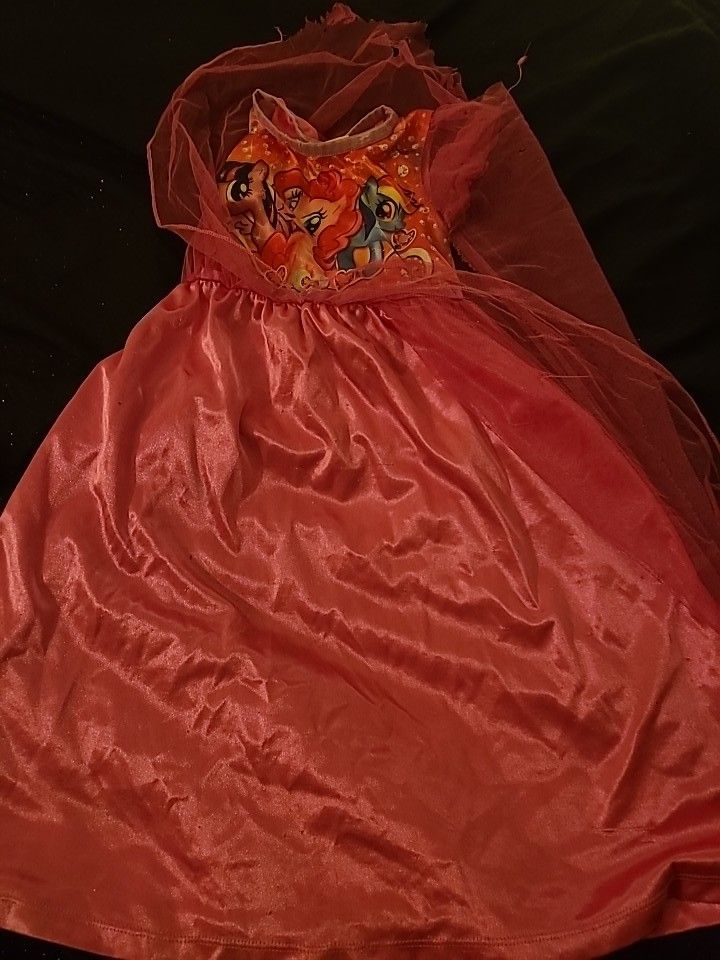Girls My Little Pony Size 4 costume, play dressup. Back of netting is damaged around edge. East, west, north