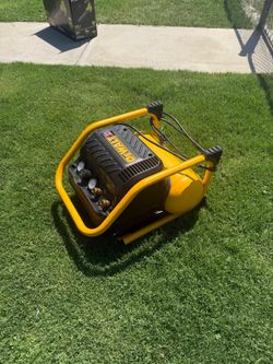 DEWALT
2.5 Gal. Portable Electric Heavy-Duty 200 PSI Quiet Air Compressor
