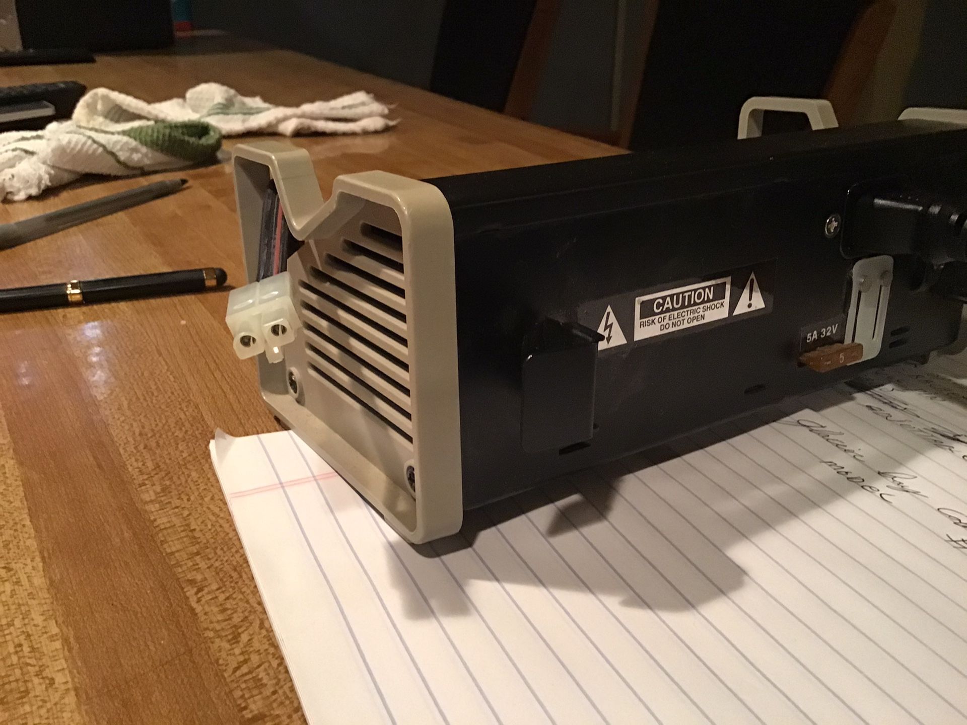 RADIO SHACK NI CAD BATTERY CHARGER. USED ON RC AND MISC. TOYS.