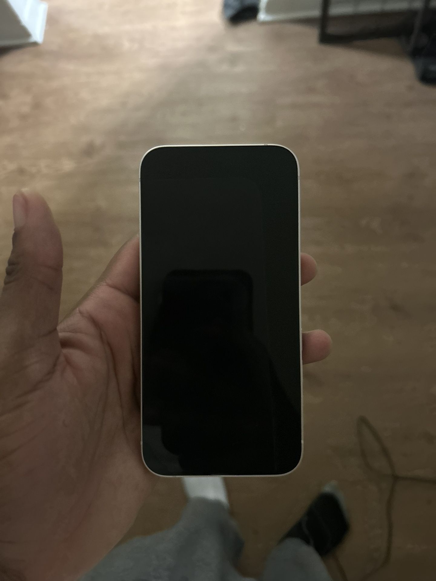 Will Sell For Literally 50$ PHONE 13 (CAN BE UNLOCKED AT APPLE I’m Not Paying For It But Will Give Info)