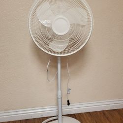 Oscillating 3-Speed Pedestal Fan 18'' with Adjustable Height, 47" H
