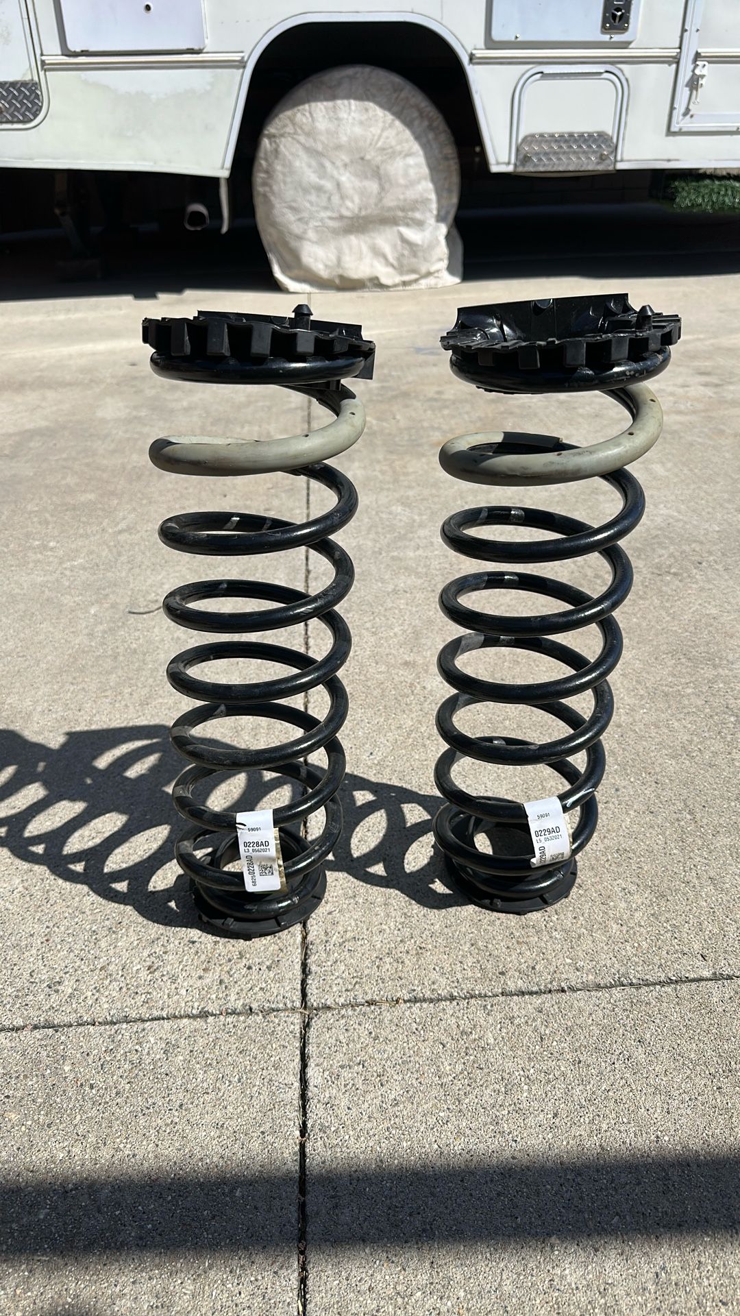 Jeep JL OEM front Springs off 2021